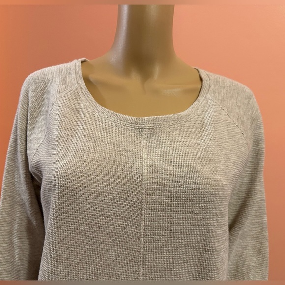 Women’s Liz Claiborne Sweater, Size Medium - Picture 3 of 10